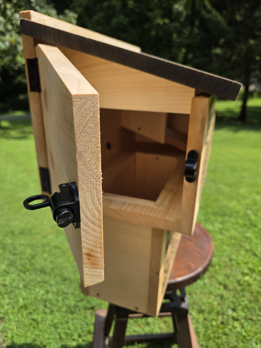 Large Squirrel House Box - Picture 4 of 10